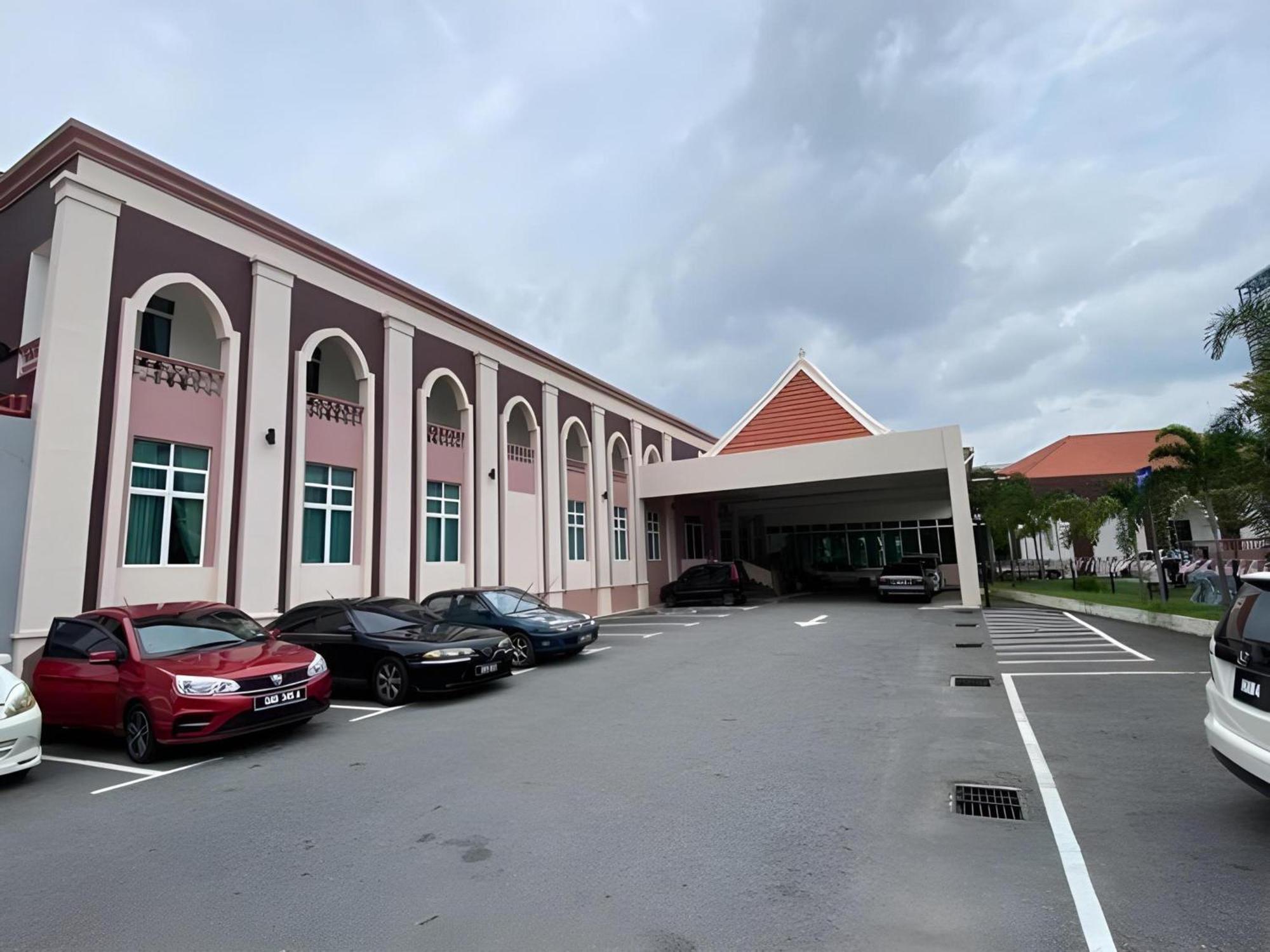 Capital O 90756 Cara Hulu Hotel Malacca Exterior foto